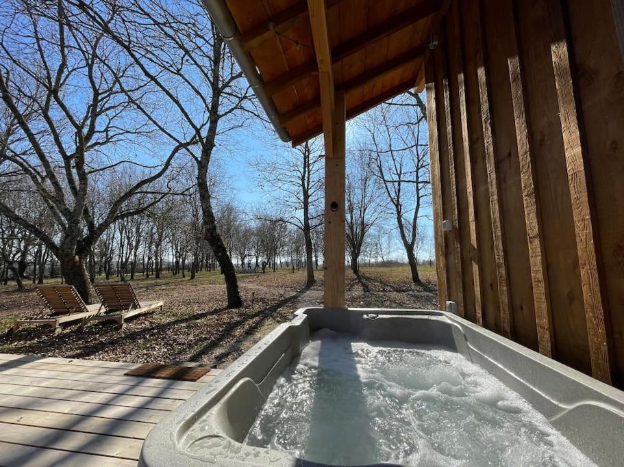 Dome Insolite Lichen Jacuzzi Et Petits-Dejeuners Inclus Gondrin Exteriör bild