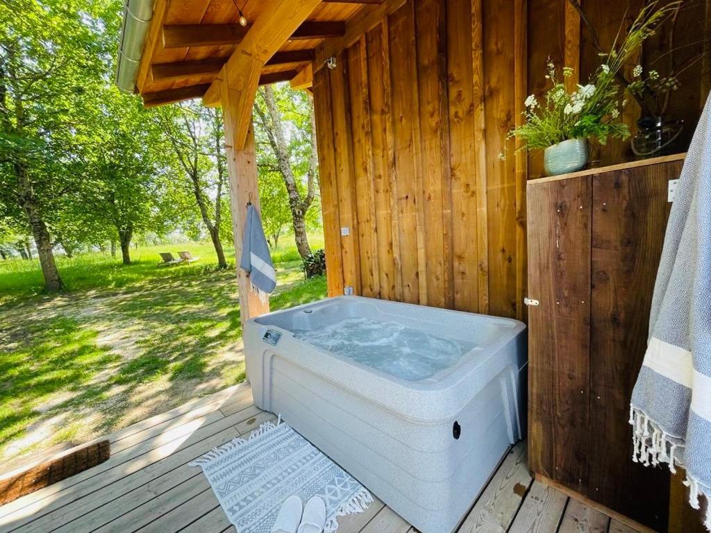 Dome Insolite Lichen Jacuzzi Et Petits-Dejeuners Inclus Gondrin Exteriör bild